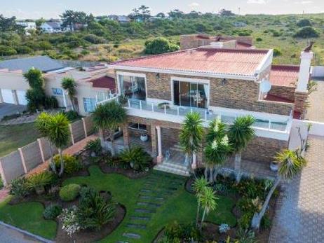 4 Bedroom Property for Sale in Stilbaai Wes Western Cape